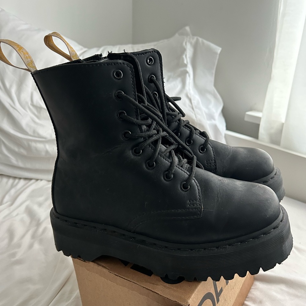 DR MARTENS VEGAN JADON II BOOT MONO PLATFORMS